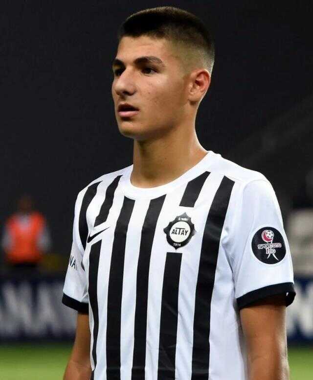 Eyüpspor çıldırdı! Dünya devlerinin peşinde koştuğu yıldız için resmen teklif yaptılar Eyüpspor çıldırdı! Dünya devlerinin peşinde koştuğu yıldız için resmen teklif yaptılar
