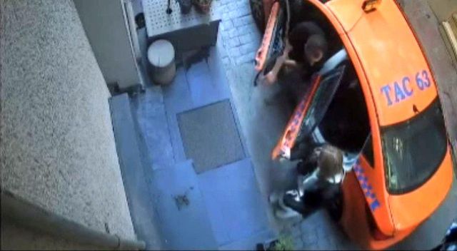 İstanbul'da taksiciden Rus turiste skandal teklif: Unuttuğu telefonuna 100 dolar istedi