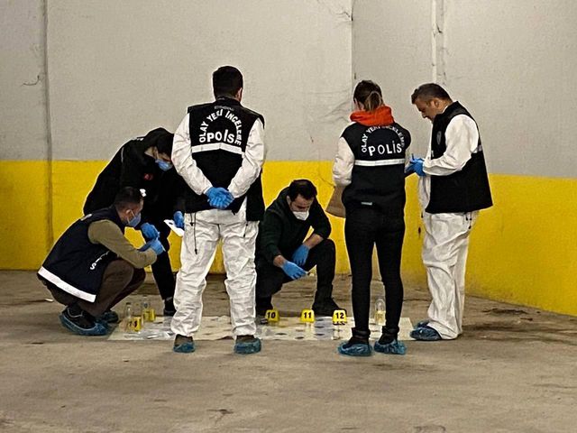 Otoparkta boğazından kesilmiş halde bulundu