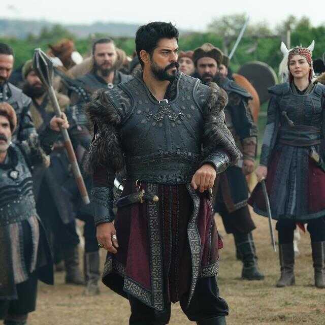 Oyuncu Burak Özçivit'in 2023 ücreti belli oldu