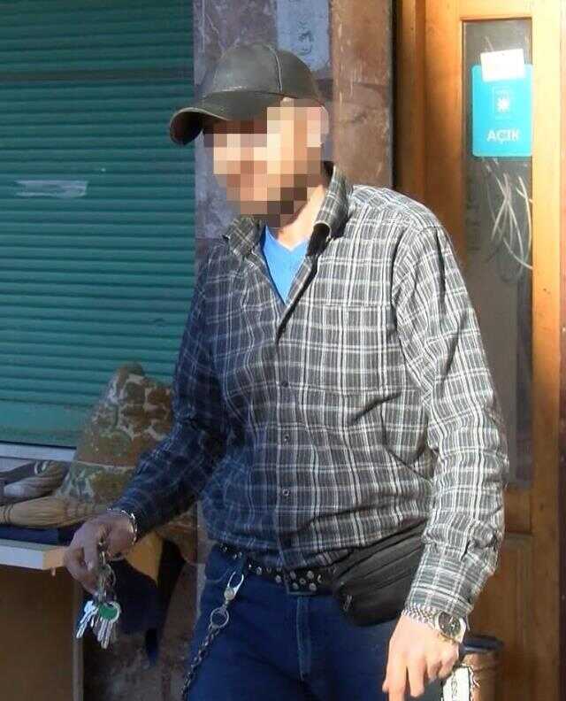 Yaparken vicdanı sızlamadı! Yardım kömürlerini sahiplerinden alıp satarken yakalandı