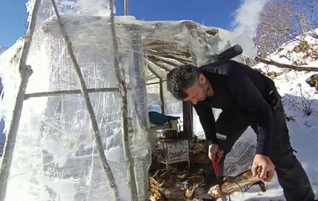 Erzurumlu Bülent, bir yıldır ormanda yaşıyor! Gerçekleştirmek istediği tek bir hayali var Erzurumlu Bülent, bir yıldır ormanda yaşıyor! Gerçekleştirmek istediği tek bir hayali var