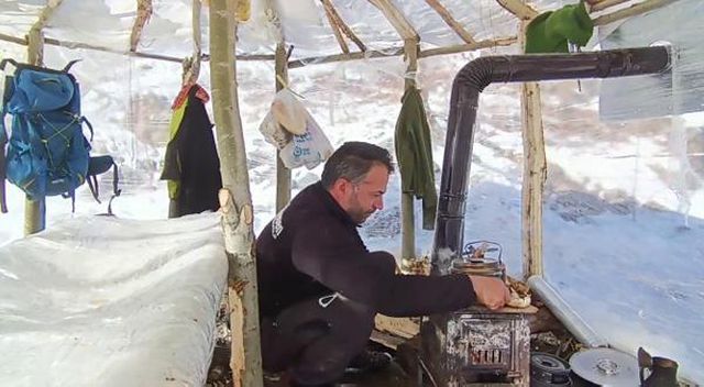 Erzurumlu Bülent, bir yıldır ormanda yaşıyor! Gerçekleştirmek istediği tek bir hayali var Erzurumlu Bülent, bir yıldır ormanda yaşıyor! Gerçekleştirmek istediği tek bir hayali var