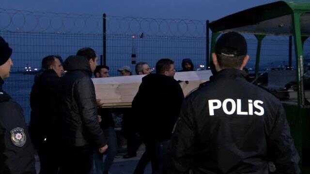 Günlerdir kayıp olan eşinin cansız bedenini sahilde buldu Günlerdir kayıp olan eşinin cansız bedenini sahilde buldu