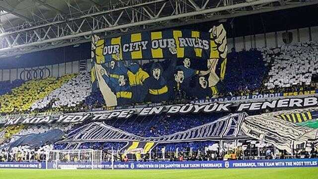 Bu pankartı unutmadılar! Galatasaray tribünlerinden Fenerbahçe taraftarına olay gönderme