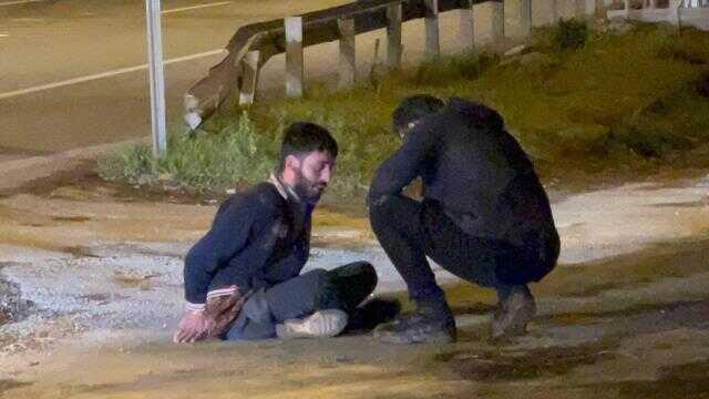 İş yerine silahlı saldırı yapıp, peşlerine düşen polis ekiplerine ateş ettiler