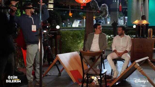 Merakla beklenen 'Özür Dilerim' filminin setinden ilk kareler paylaşıldı