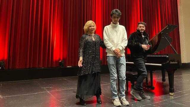 Piyano çalarak herkesin gönlüne taht kuran kuryeye dünyaca ünlü isimden destek! Hayalleri gerçek oldu Piyano çalarak herkesin gönlüne taht kuran kuryeye dünyaca ünlü isimden destek! Hayalleri gerçek oldu