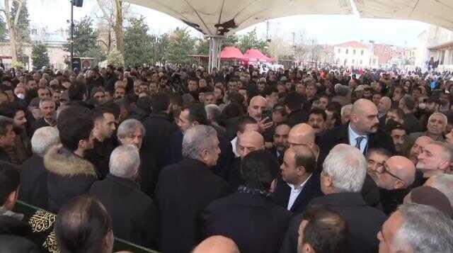 Sanatçı Burhan Çaçan, son yolculuğuna uğurlandı Sanatçı Burhan Çaçan, son yolculuğuna uğurlandı