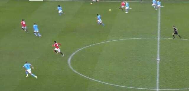 Dünya, Manchester derbisindeki pozisyonu konuşuyor! VAR hemen devreye girdi Dünya, Manchester derbisindeki pozisyonu konuşuyor! VAR hemen devreye girdi