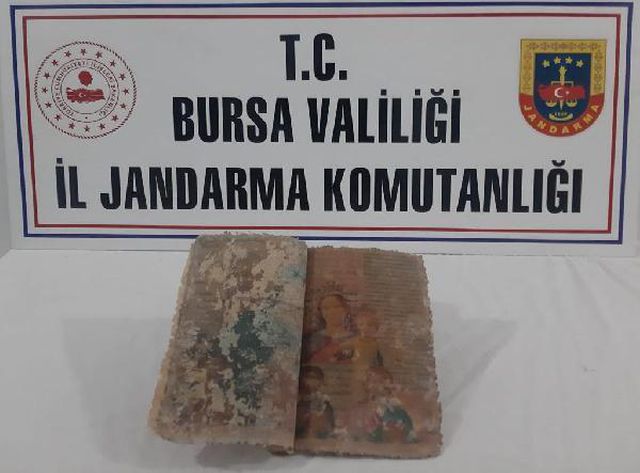 El yazması Tevrat'ı 5 milyon dolara satmak isterken yakalandı El yazması Tevrat'ı 5 milyon dolara satmak isterken yakalandı