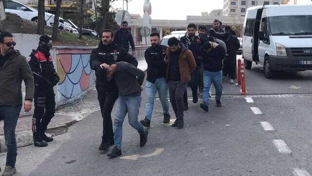 Şanlıurfa'da hastanede polisle gazetecinin yaralandığı kavga güvenlik kamerasında Şanlıurfa'da hastanede polisle gazetecinin yaralandığı kavga güvenlik kamerasında