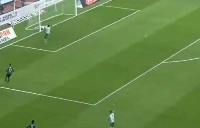 Sen ne yaptın Mert! Kendi kalesine attığı gol ile Beşiktaş maçının önüne geçti