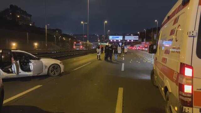 Son Dakika! İstanbul Haliç Köprüsü'nde otomobile silahlı saldırı! Ölü ve yaralılar var Son Dakika! İstanbul Haliç Köprüsü'nde otomobile silahlı saldırı! Ölü ve yaralılar var