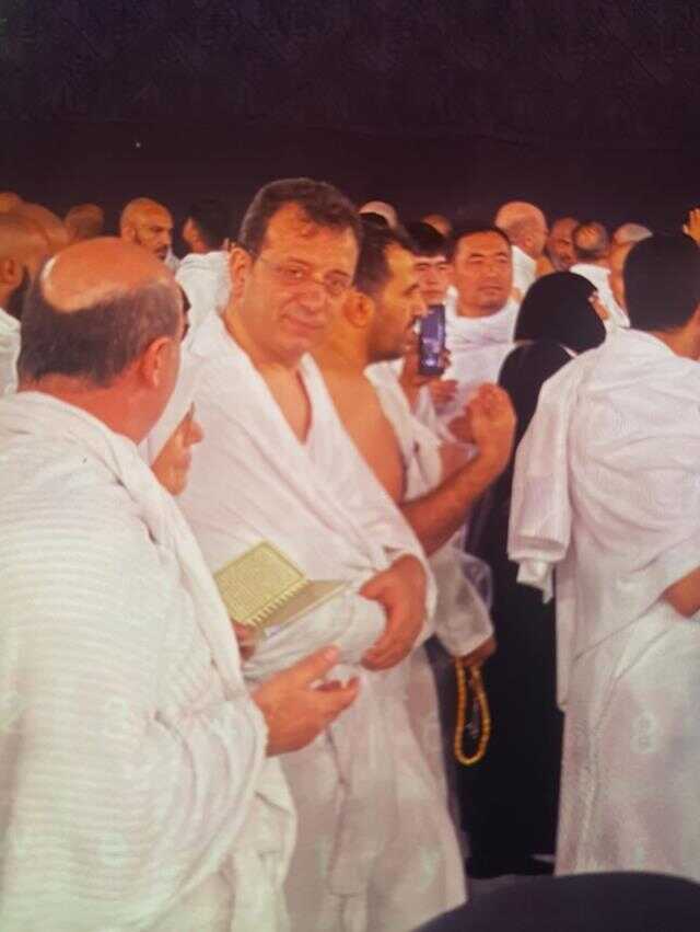 Umreye giden Ekrem İmamoğlu ihrama girdi