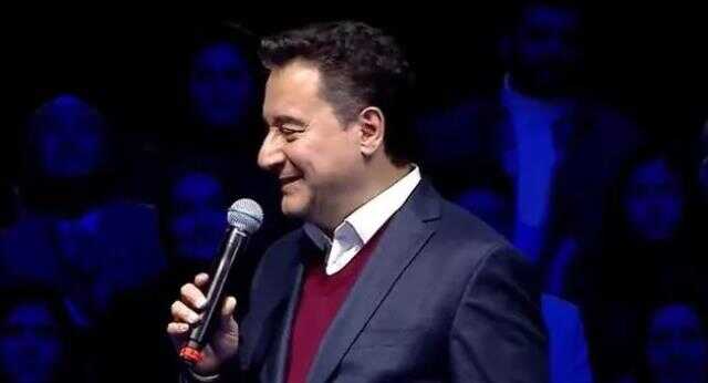 Ali Babacan'ın hareketi salonu coşturdu! Herkesin aklına Ekrem İmamoğlu geldi