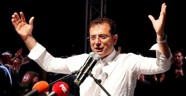 Ali Babacan'ın hareketi salonu coşturdu! Herkesin aklına Ekrem İmamoğlu geldi