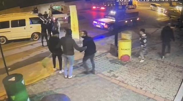 Çekmeköy'de pompalı tüfekle dehşeti yaşattılar; araçlarla sokağı savaş alanına çevirdiler