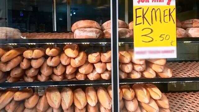 Fırıncının yaptığına kızdı, 4 TL'ye aldığı ekmeği 3,5 TL'ye satmaya başladı