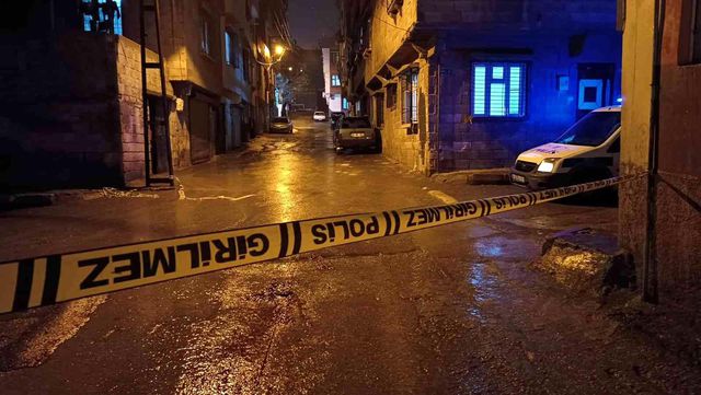 Husumetli iki ailenin kavgasında silahlar konuştu: 3 ölü, 1'i ağır 2 yaralı