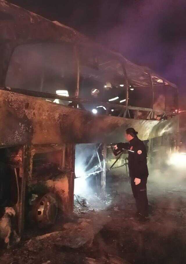 Askeri personel ve mülteci taşıyan otobüs, tıra çarptı: 2'si şehit ölü, 33 de yaralı var