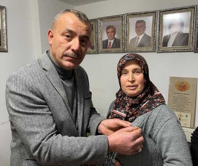 CHP'nin Balıkesir mitinginde konuşan pazarcı kadın ve eşi AK Parti'ye üye oldu