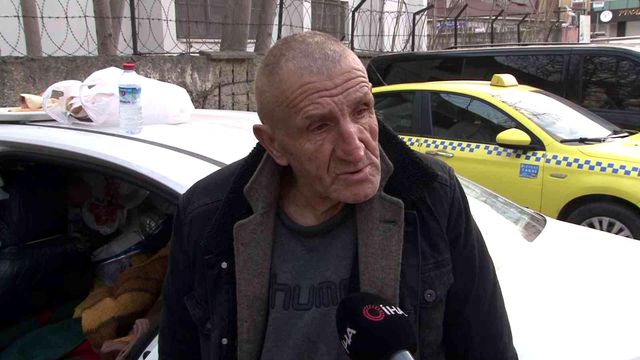 1 yıldır arabada yaşayan adam! 1 yıldır arabada yaşayan adam!