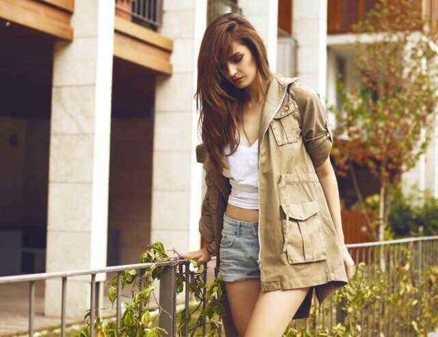 Kenan İmirzalıoğlu ile oynadığı dizi hala hafızalarda! Selin Demiratar oyunculuğu bıraktığını duyurdu