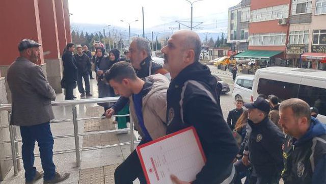 Kocaeli'de otobüs şoförüne saldıran şüpheli yakalandı Kocaeli'de otobüs şoförüne saldıran şüpheli yakalandı