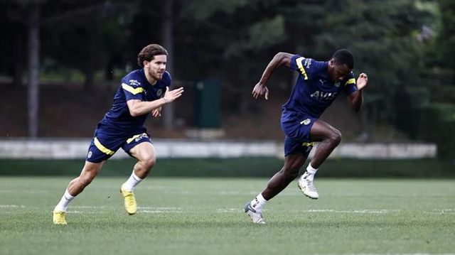 Taraftarın göz bebeğiydi! Fenerbahçe'nin yıldızı Premier Lig'in yolunu tutuyor