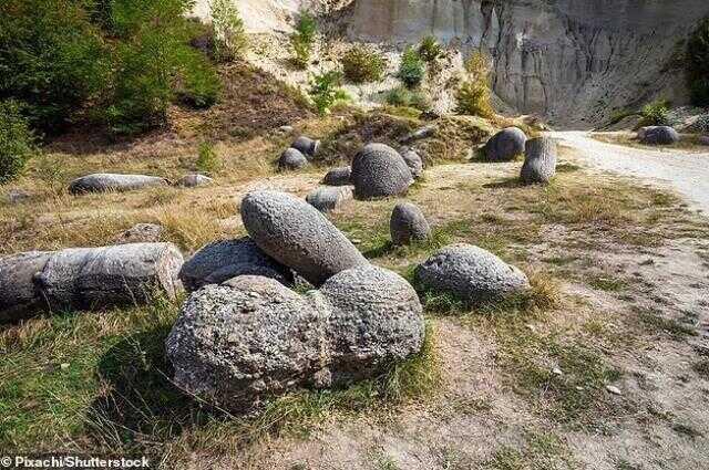 Bu ilçeye gelenler gördüklerine inanamıyor! Gerçeği yerli halktan öğreniyorlar Bu ilçeye gelenler gördüklerine inanamıyor! Gerçeği yerli halktan öğreniyorlar