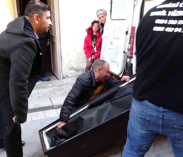 Cezaevinden çıkan anne-baba, eve girdiklerinde kızlarının cansız bedeniyle karşılaştı