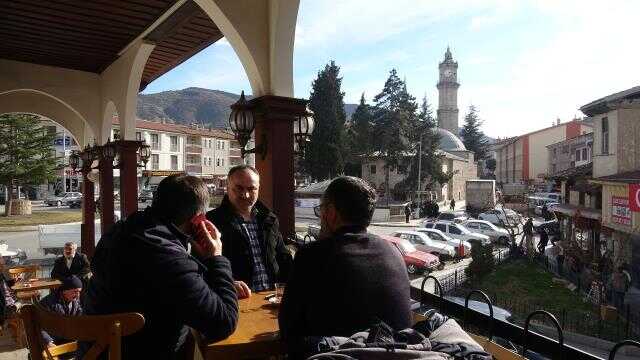 İki fotoğrafta aynı ilimizde çekildi! Bir tarafta bahar havası, diğer tarafta kara kış