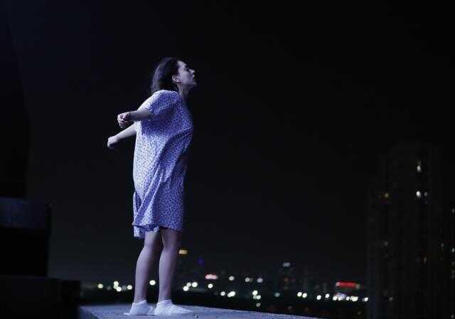 İyilik dizisinin başrolü Sera Kutlubey, sahne gereği çıktığı metrelerce yükseklikte dublör kullanmadı