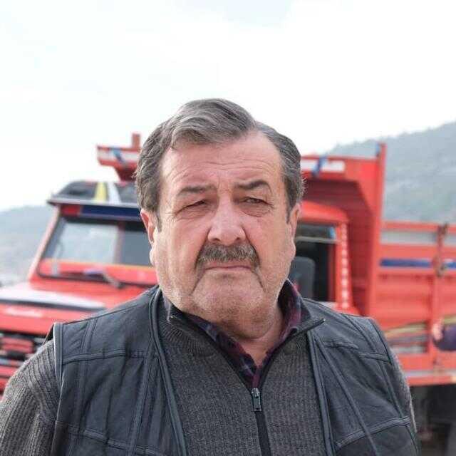 Tarık Papuççuoğlu 29 yıllık eşinden neden boşandığını itiraf etti: Genç bir kadına aşık oldum Tarık Papuççuoğlu 29 yıllık eşinden neden boşandığını itiraf etti: Genç bir kadına aşık oldum