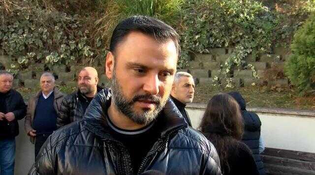 Elif Karlı'nın eşi Cengiz Karlı gözyaşları içinde son yolculuğuna uğurlandı Elif Karlı'nın eşi Cengiz Karlı gözyaşları içinde son yolculuğuna uğurlandı