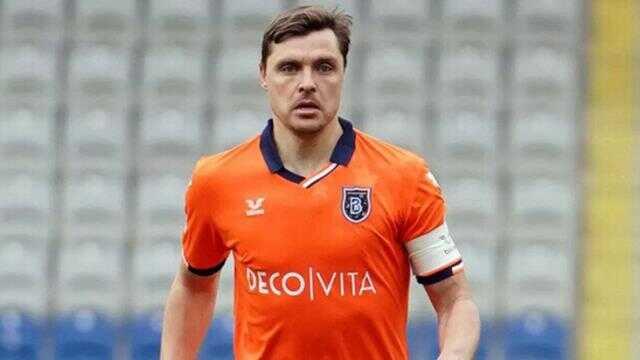 Emre Belözoğlu bir yıldızın daha üstünü çizdi! Efsane futbolcu ile yollar ayrıldı