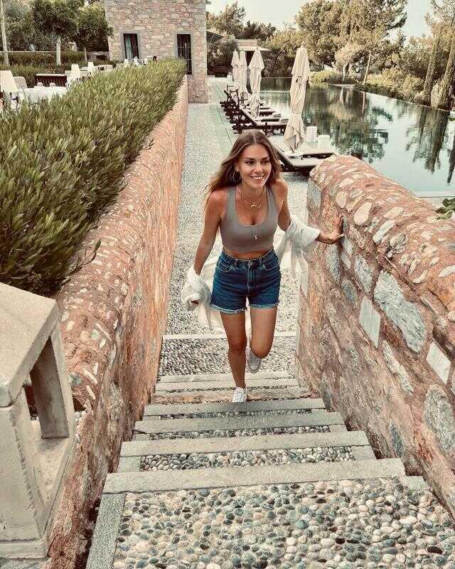 Hamilelik heyecanı yaşayan Aslı Enver'in kızı olacak Hamilelik heyecanı yaşayan Aslı Enver'in kızı olacak