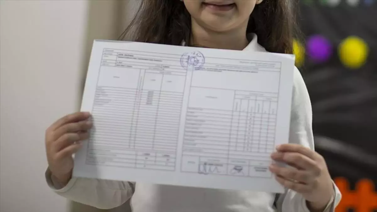 Karnede mühür nereye basılır? Karneye mühür basılır mı?