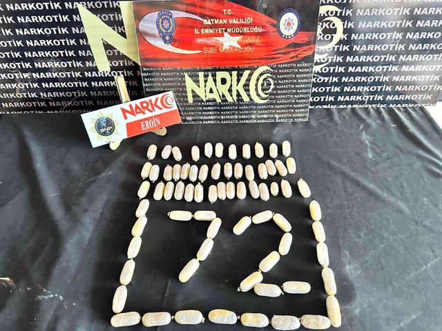 İhbar üzerine durdurulan otobüsteki yolcunun midesinden 76 paket uyuşturucu madde çıktı