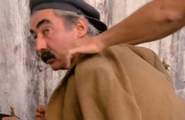 Camide abdest alan vatandaşı soydular, kıllara Şener Şen'in meşhur sahnesi geldi