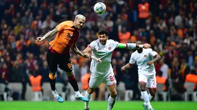 Son Dakika: Süper Lig'in Lideri Galatasaray, Antalyaspor'u 2-1 mağlup ederek zirvedeki yerini sağlamlaştırdı