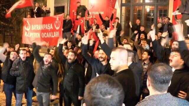 İstanbul'daki İsveç Konsolosluğu önünde protesto! Pano kırılınca gerginlik yaşandı