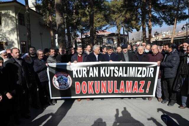 İsveç'te Kuran-ı Kerim'in yakılması yurdun dört yanında protesto edildi