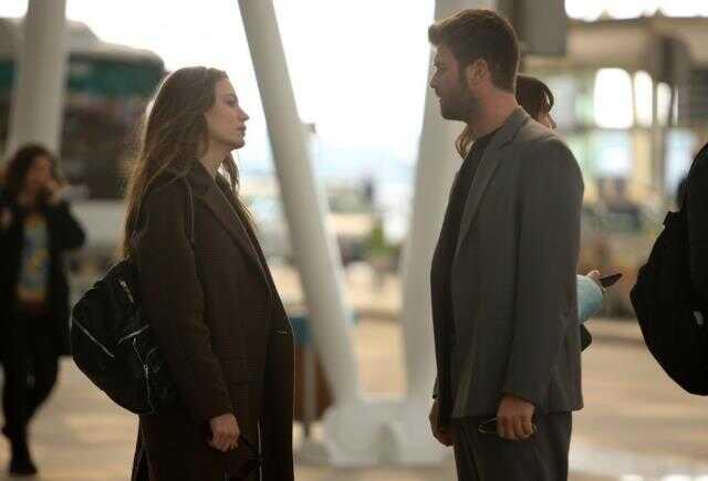 Serenay Sarıkaya ve Kıvanç Tatlıtuğ'lu Aile dizisinden romantik afiş! Heyecan dorukta Serenay Sarıkaya ve Kıvanç Tatlıtuğ'lu Aile dizisinden romantik afiş! Heyecan dorukta