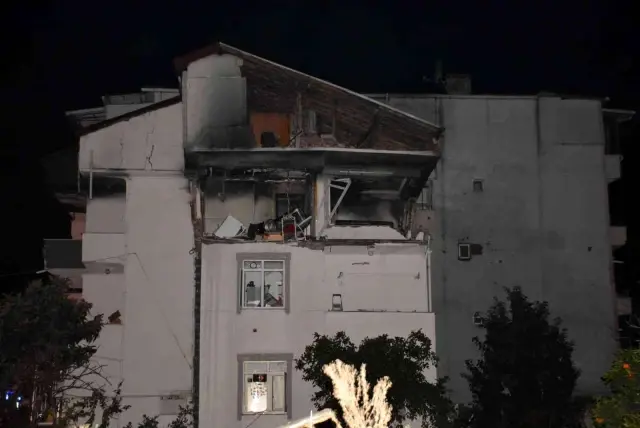 Doğal gaz patlamasının yaşandığı o anlar güvenlik kamerasında Doğal gaz patlamasının yaşandığı o anlar güvenlik kamerasında