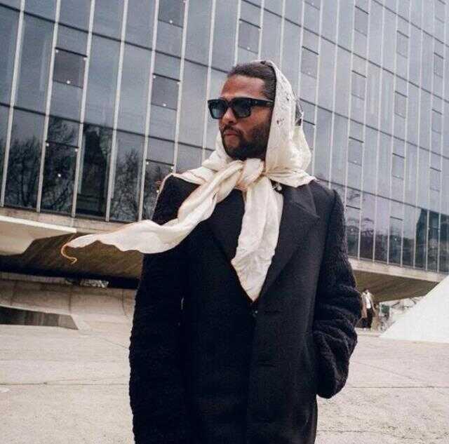 Dünyaca ünlü futbolcunun eşarplı yeni tarzı Türk futbolseverler arasında dalga konusu oldu Dünyaca ünlü futbolcunun eşarplı yeni tarzı Türk futbolseverler arasında dalga konusu oldu