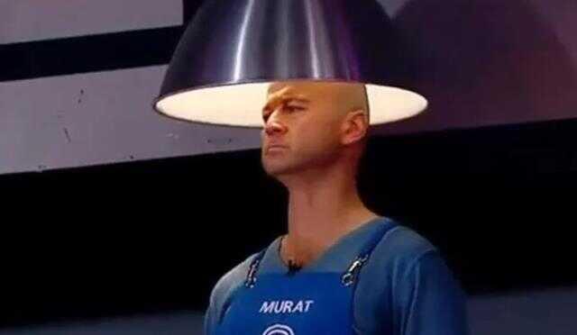 Murat Özdemir sokak ortasında canlı yayın açıp namaz kıldı, tepkiler çığ gibi büyüyor