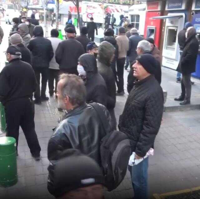 Vatandaş kapının açılmasını her sabah böyle bekliyor! Tüm çaba 1 kilo eti ucuza alabilmek için