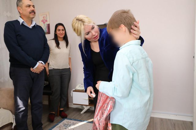 Teyzesi tarafından alıkonulmuştu! İşte çöp evde bulunan 10 yaşındaki çocuğun son hali Teyzesi tarafından alıkonulmuştu! İşte çöp evde bulunan 10 yaşındaki çocuğun son hali